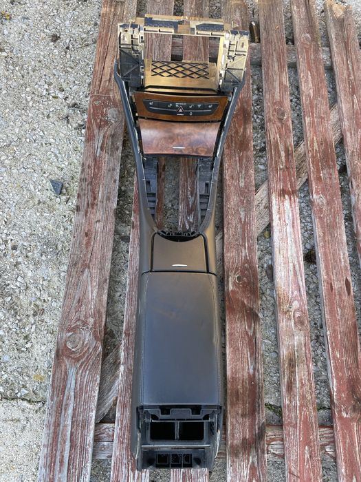 Преден подлакетник за Mercedes CLS W219