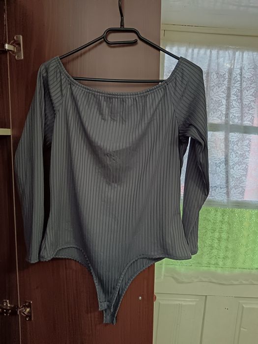 Body gri cu mânecă lungă