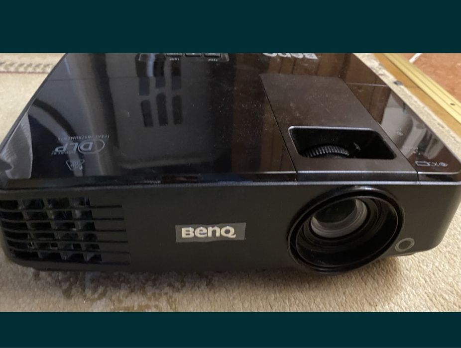 Ochelari 3D Panasonic si un videoproiector BenQ