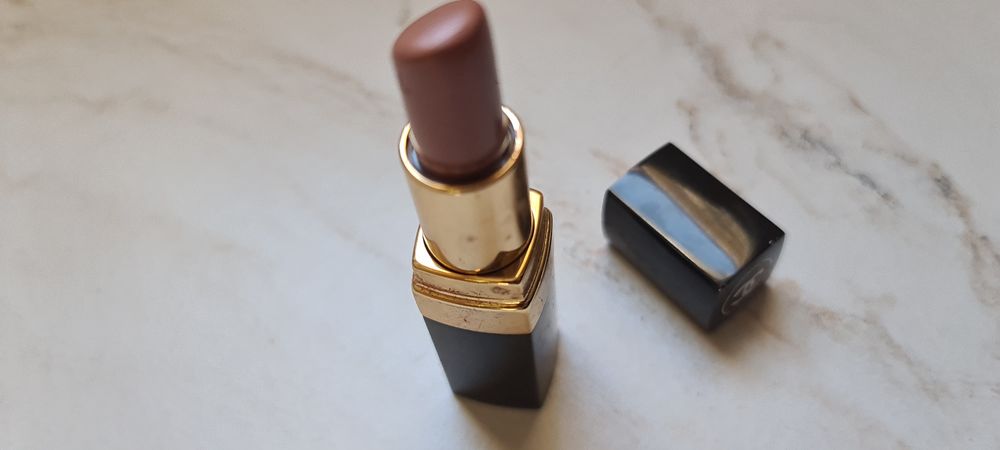 Червило на Chanel. Rouge Coco. Цвят Adriene-402