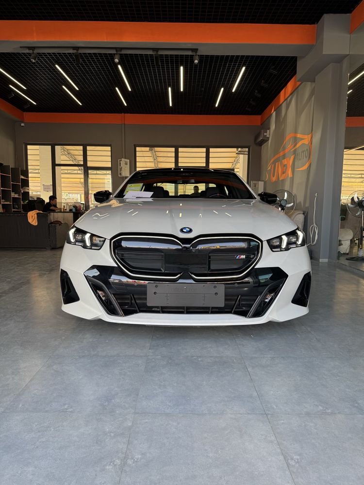 Bmw I5 M60 3.8 sec 570km zapas xod YEEENGI