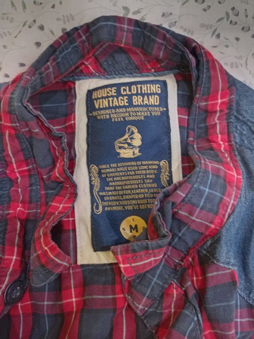 Ризи на различни марки и тениска на кенвело