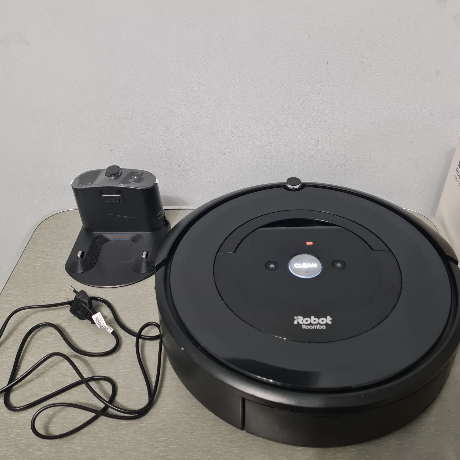 Прахосмукачка робот iRobot Roomba e6, Animal, WiFi App, 2 четки, глас