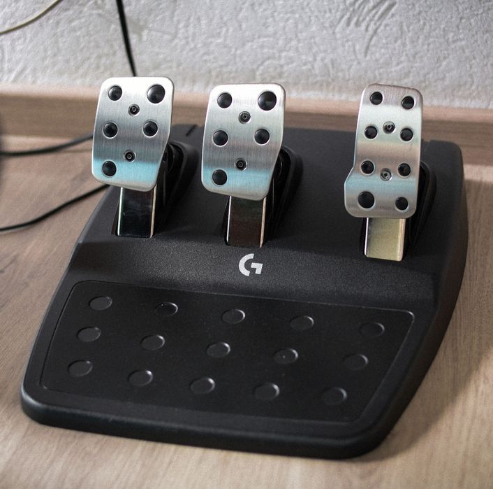 Vând/schimb volan Logitech g923