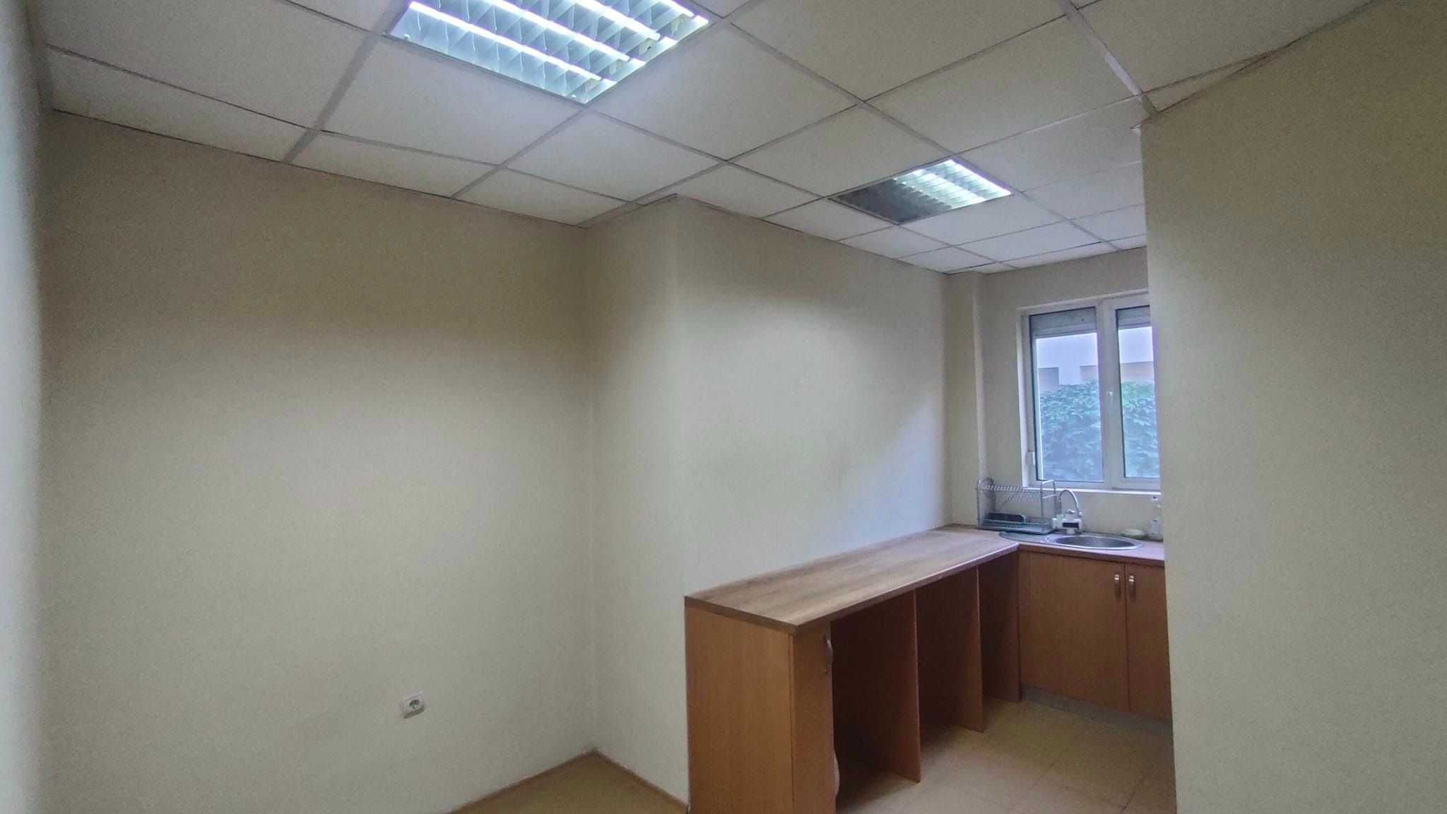 Продавам магазин на партера, в кв. Кале