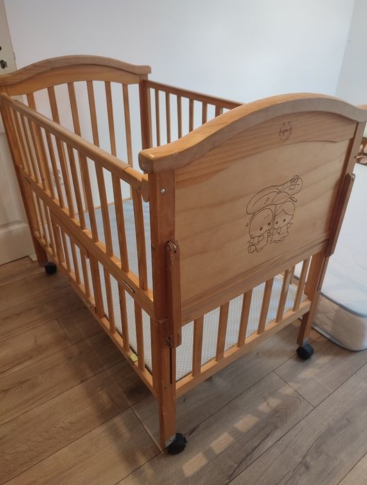 Pătuț de lemn bebe