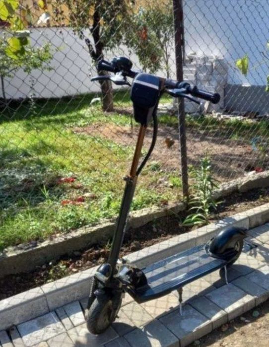 vând trotinetă funcționabilă