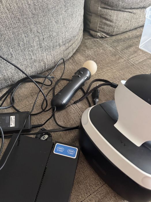 Playstation PS4 PRO cu 1 TB 2 controlere si set PS VR