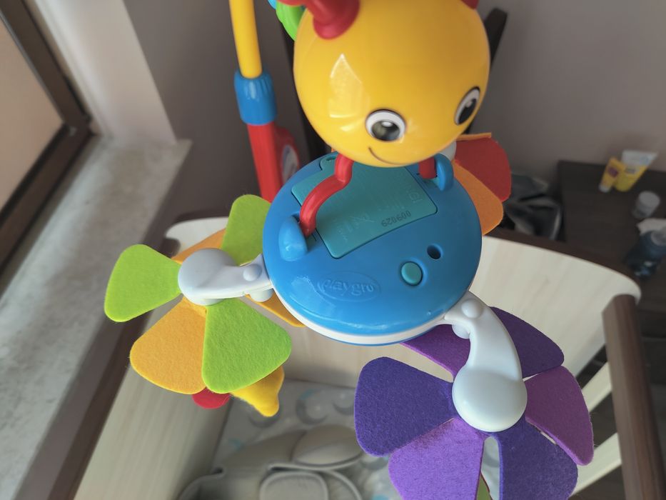 Музикална въртележка Playgro.