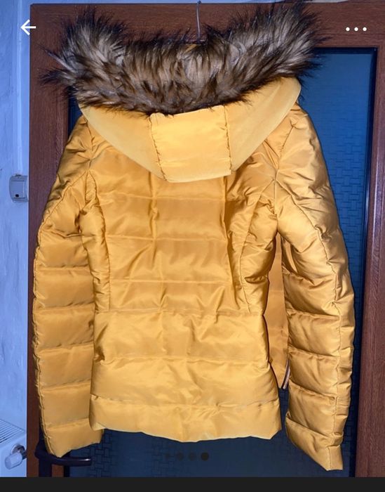 Geaca de iarna cu blana pe partea de sus