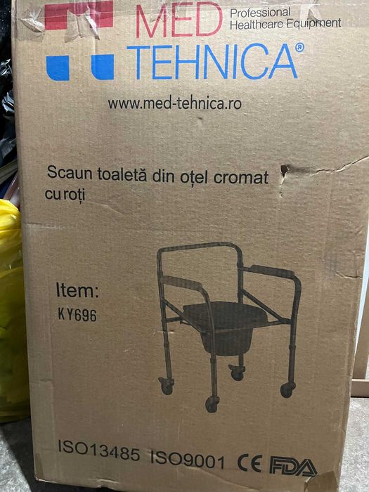 Scaun toaleta batrani cu capac si roti