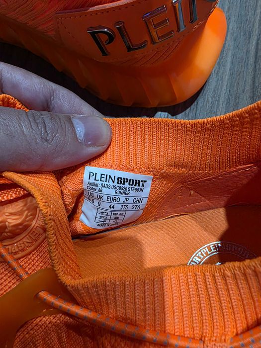 Filip plein Топ модел супер леки и удобни имат фактура и кутия.44номер