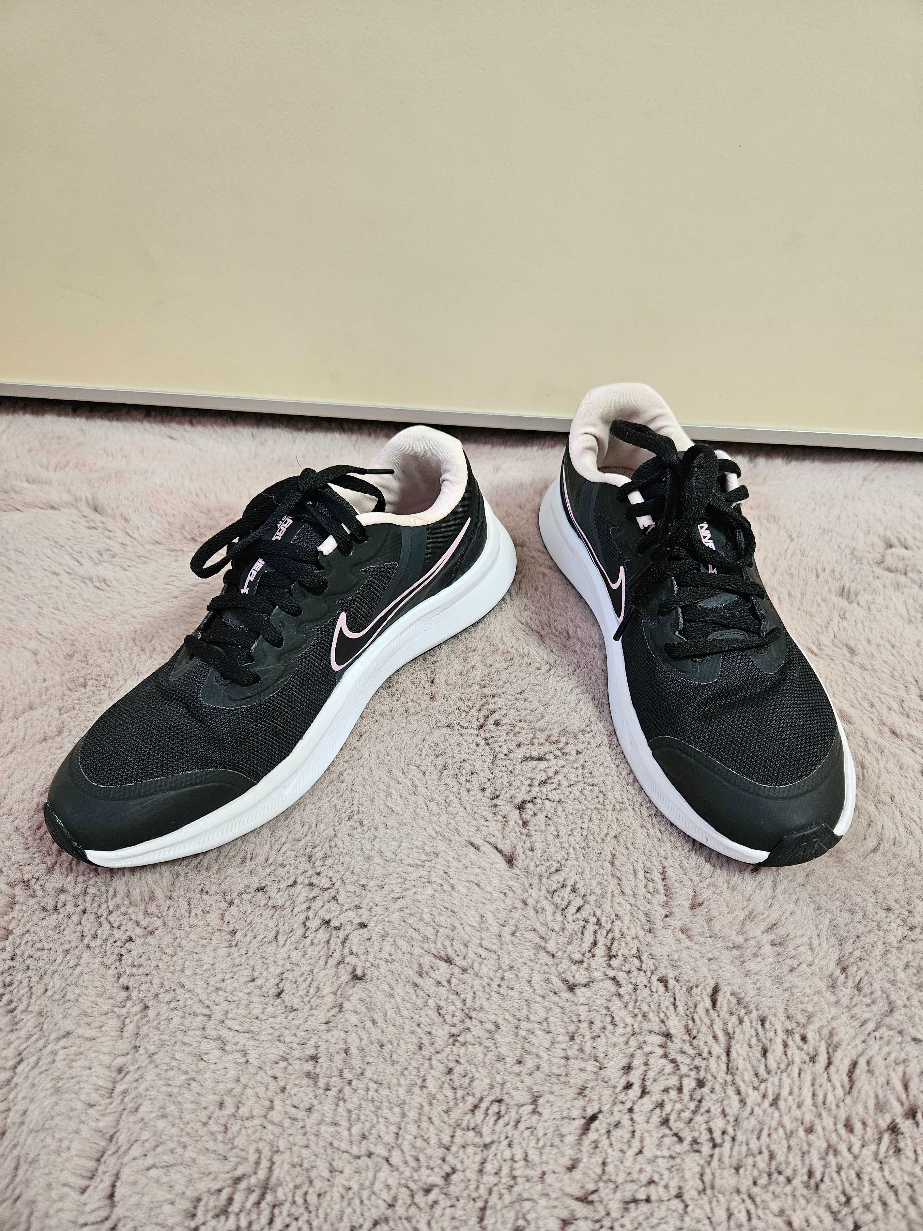 Маратонки Nike номер  37.5