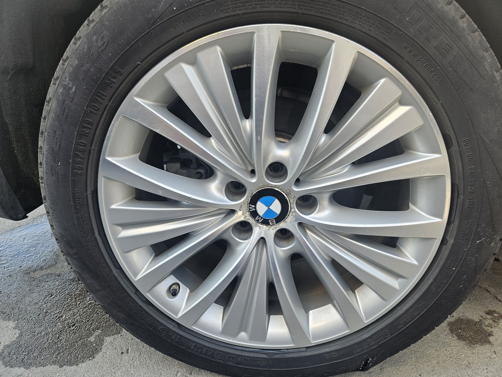Оригинални джанти с гуми 255/55/19 и датчици за BMW X5 F15