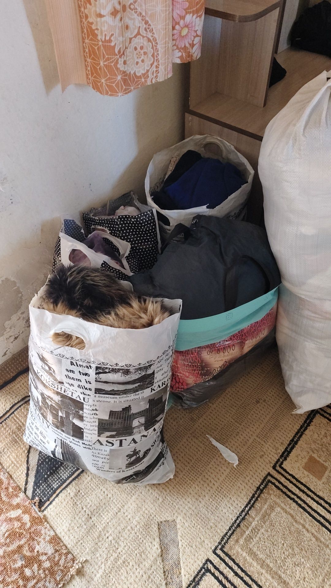Отдам бесплатно вещи разные