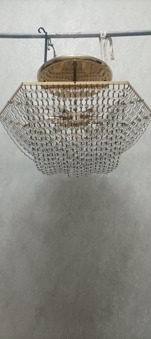 Продам люстру хрустальную