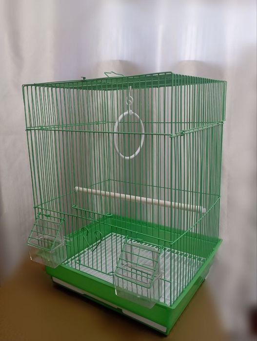 Продается клетка для попугаев.