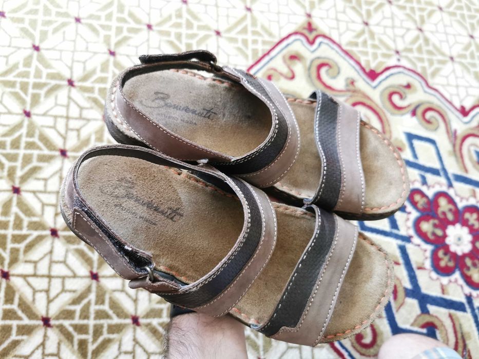 Vând sandale casual marca BeVenuti mărimea 40