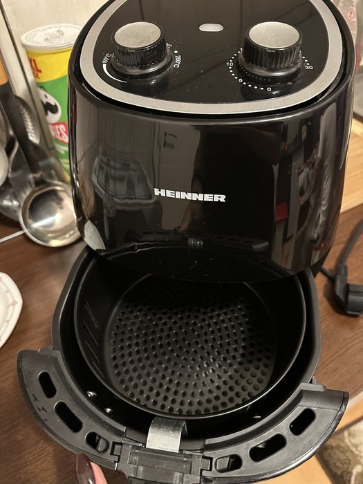 Vând friteuză cu aer cald Heinner