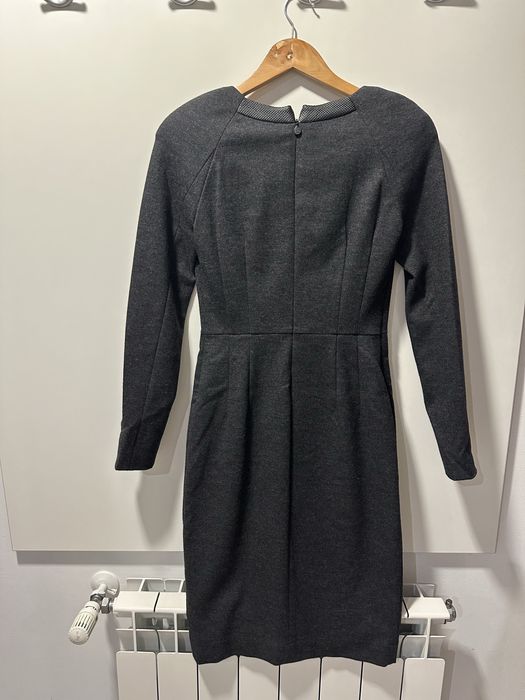 Елегантна рокля от вълна с дълъг ръкав