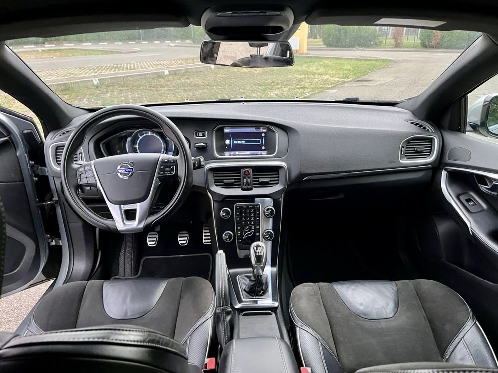 Volvo V40 R-Design Camera piele alcantara
