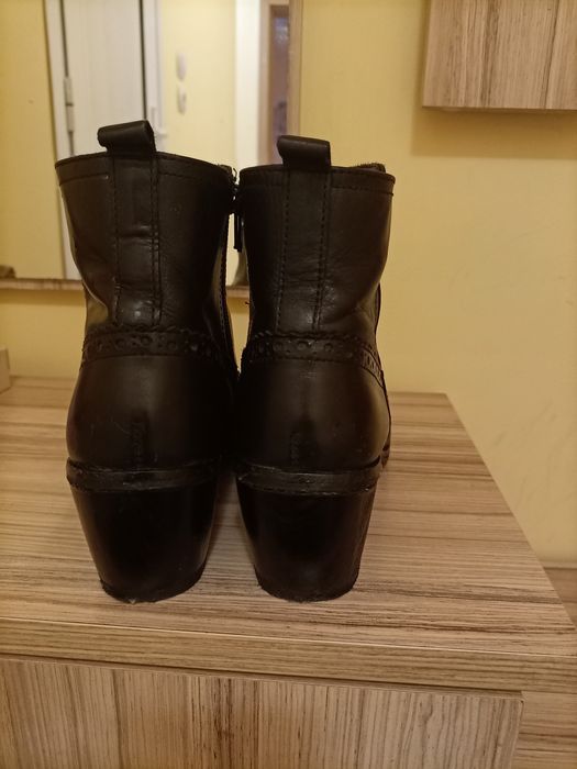 Черни дамски боти от естествена кожа