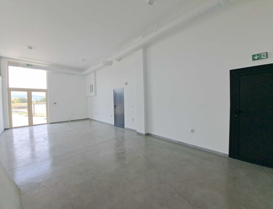 PCLife Center - дава под наем - модерни офиси, магазини и палетоместа!