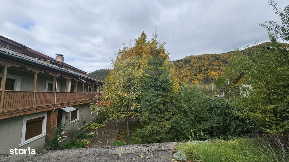 Casă solidă din cărămidă, mobilată, garaj, teren generos – Tarcău