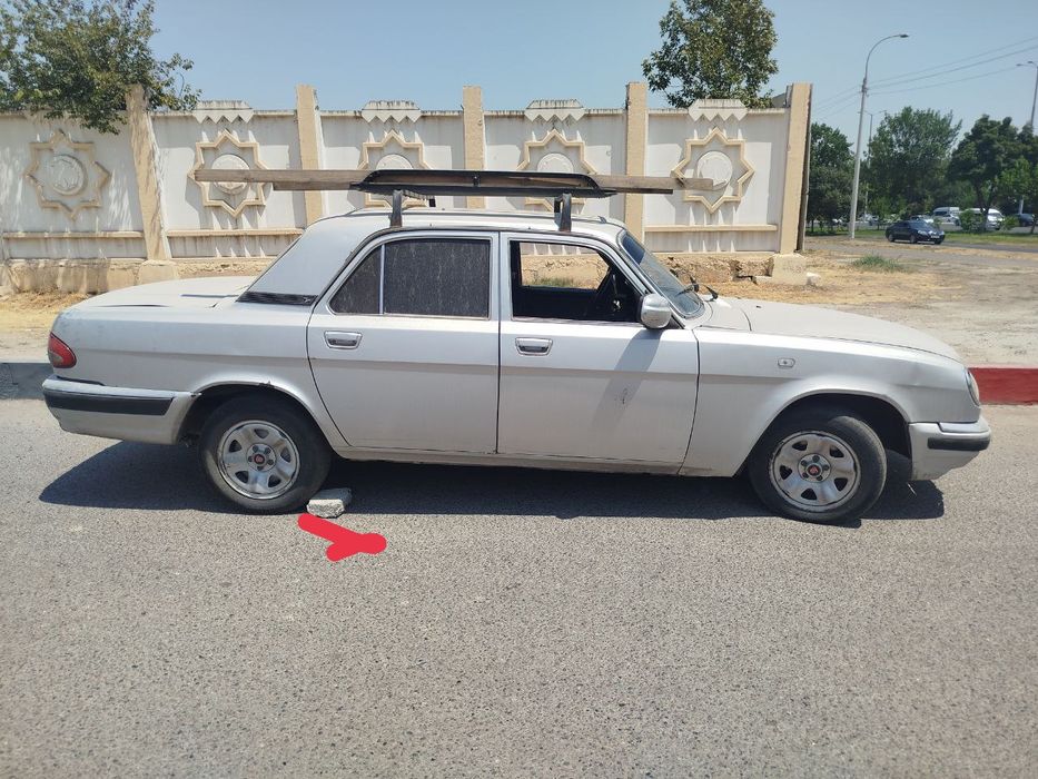 Волга 31105 сотилади.