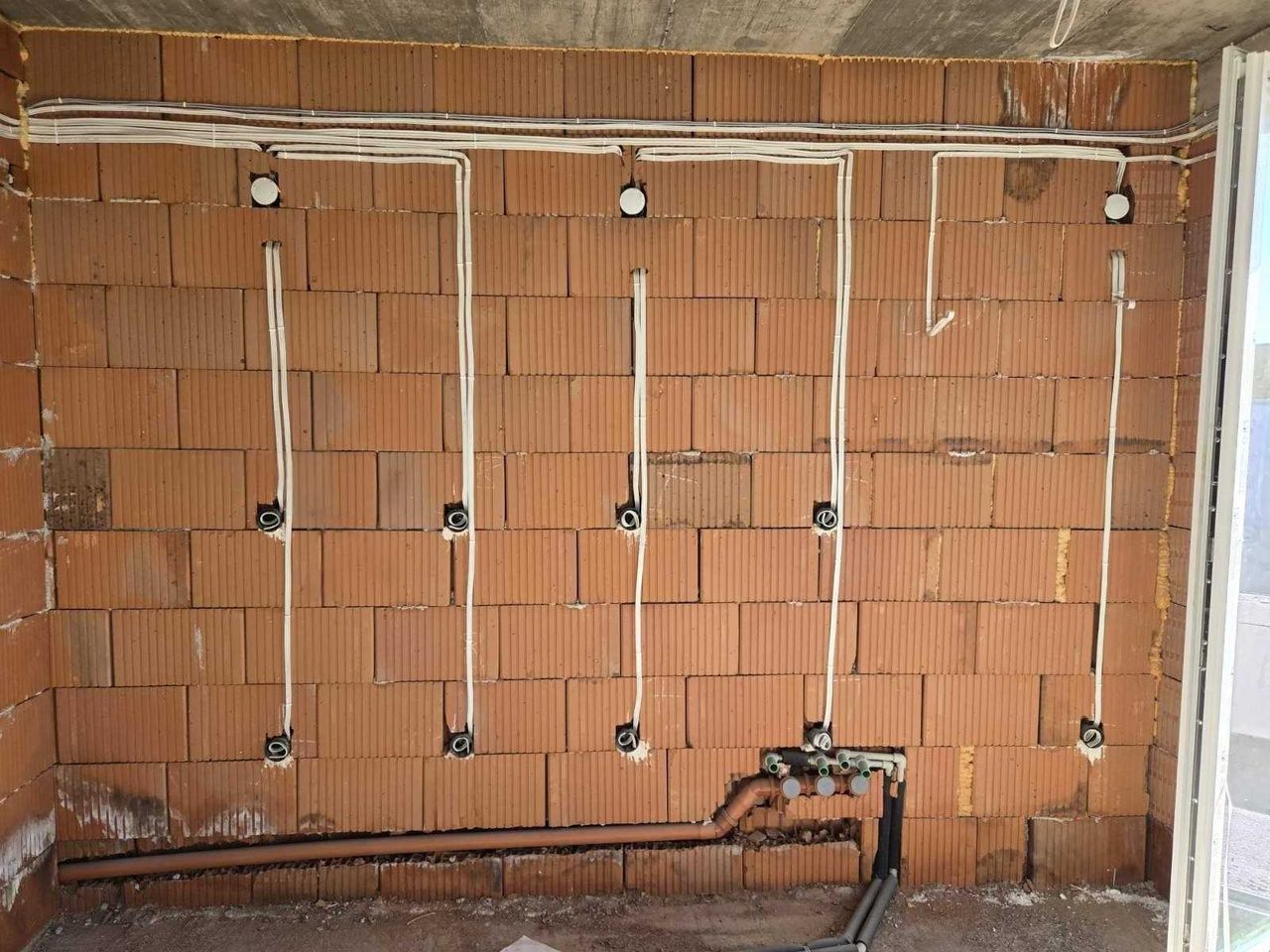 Продава се Двустаен апартамент в Пловдив, Гагарин - 72 кв.м за 1084 €/кв.м - Снимка #2