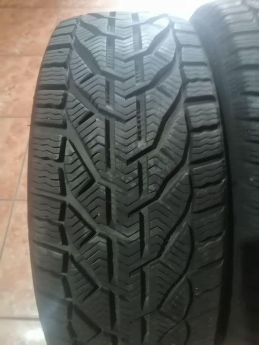 Vând 2 anvelope 205 50 17  Sebring 300 lei buc