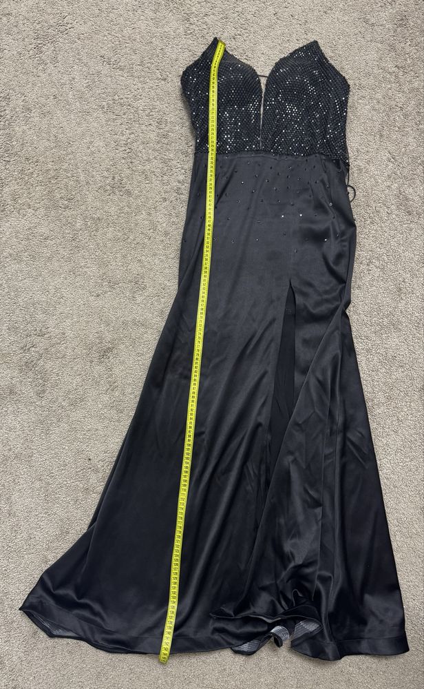 Vand / inchiriez Rochie nasa marimea M 36-38