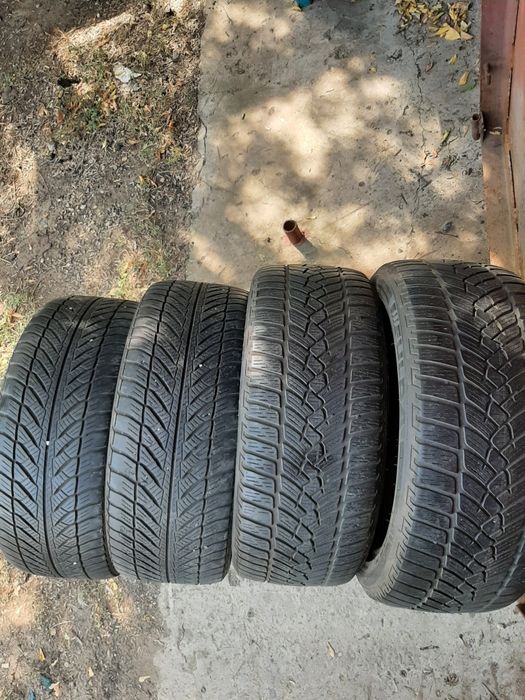 Продам шины 245/45/18 фильда