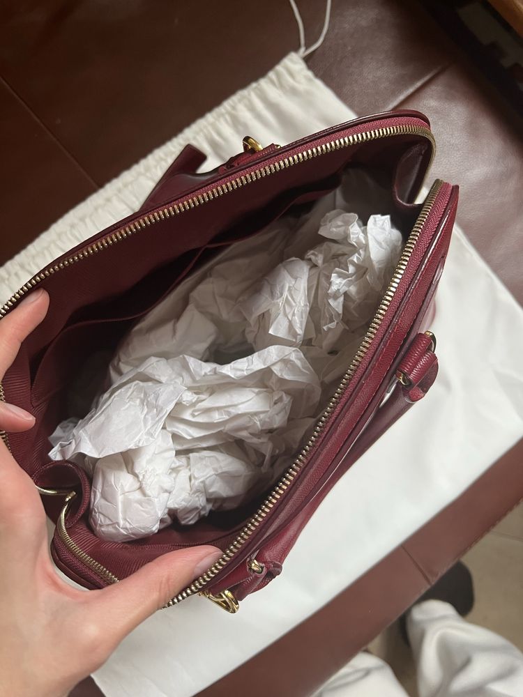 Чанта Furla от естествена кожа в бордо