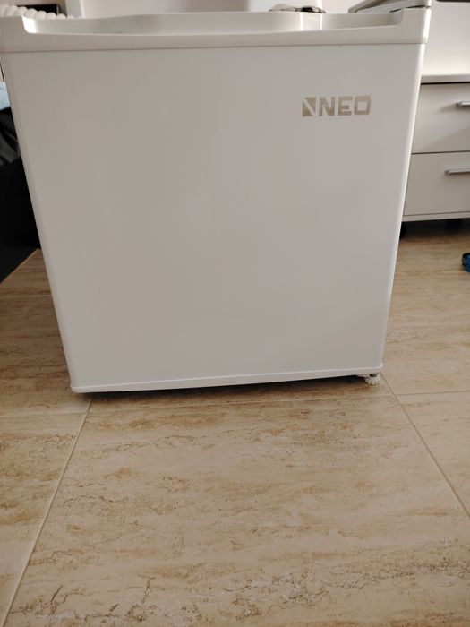 Продавам мини бар Neo