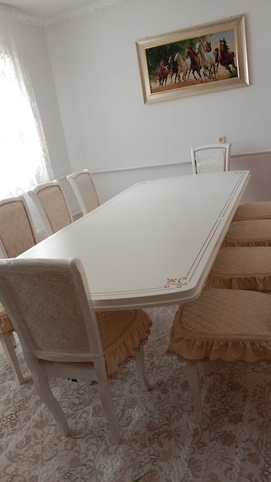Продам стол с 10ти  стульями в отличном состояний. Почти новый