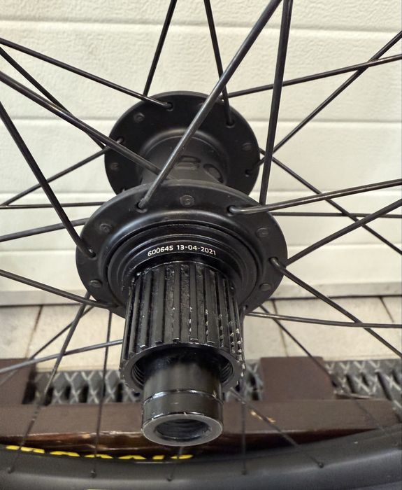 Roata spate Bontrager Linie Comp30+cauciuc Maxxis Minion DHR2 Nou!
