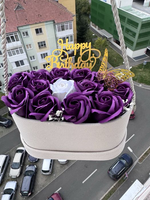 Vand aranjamente cu trandafiri din sapun