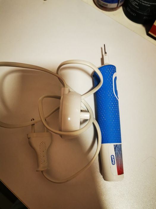 Periuta de dinti electrica pentru copii Oral-B Vitality,7600 oscilatii