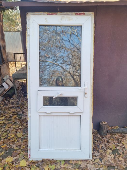 Дверь пластиковая