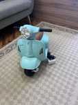 Като нов Детски акумулаторен мотор Vespa - GTS Super Sport, зелен