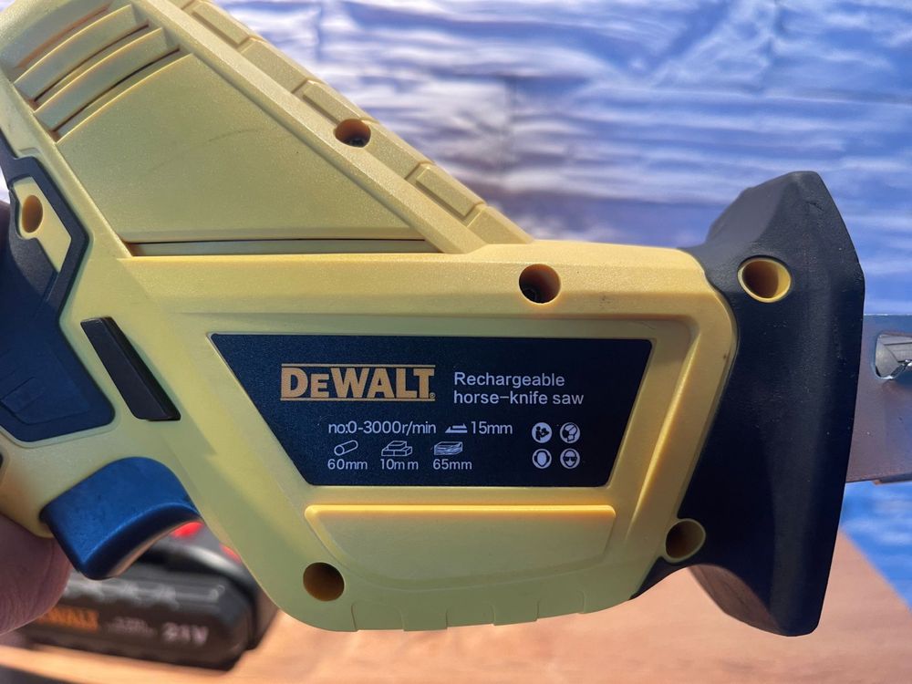 Сабельная пола DeWALT полотно +кейс + 2 аккумулятора