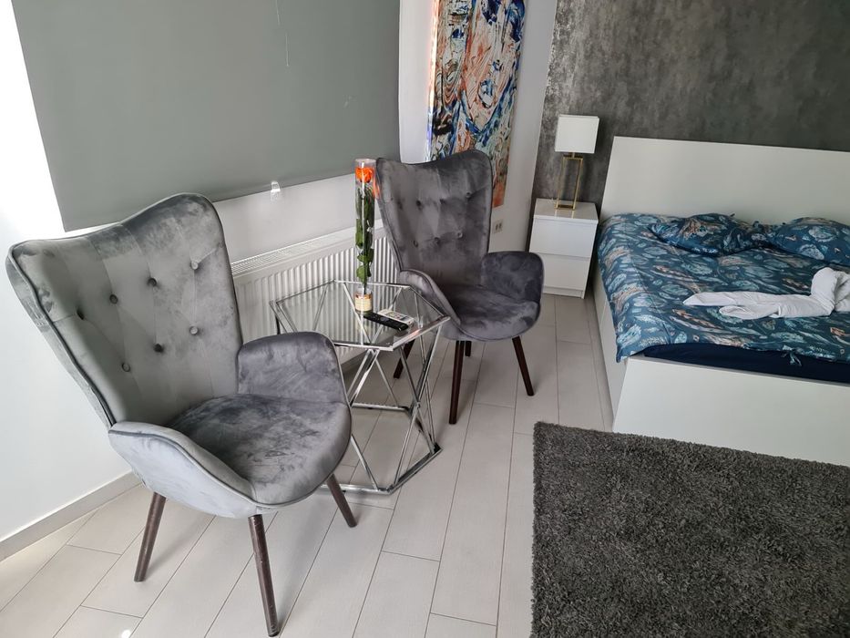 Garsoniera mamaia nord vis a vis Hotel Opera , White tower