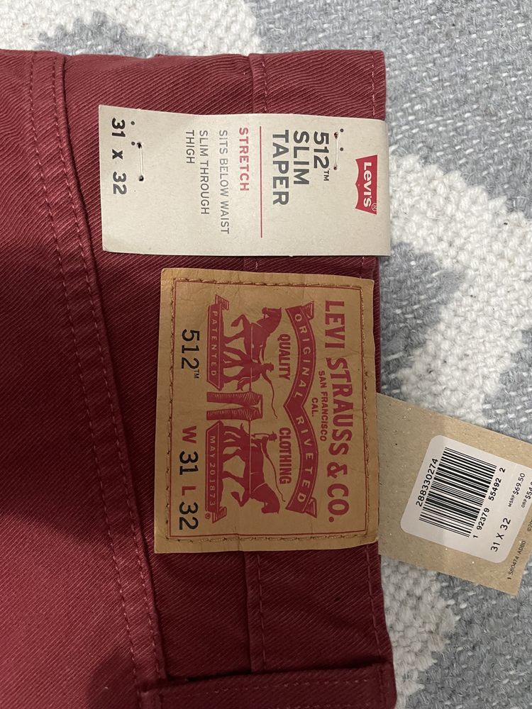 Vand pantaloni Levis originali noi cu eticheta