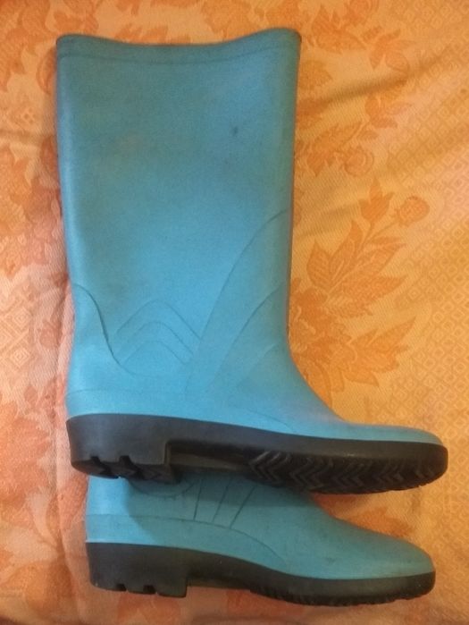 Продам сапоги резиновые ссср
