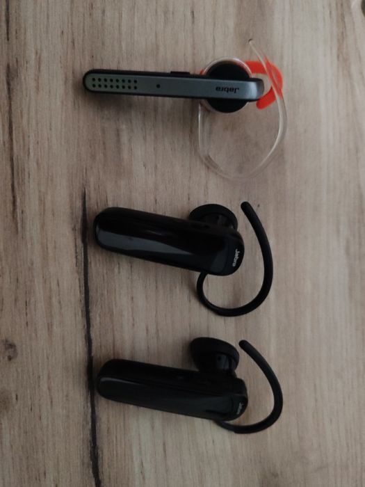 Vând căștile de se văd