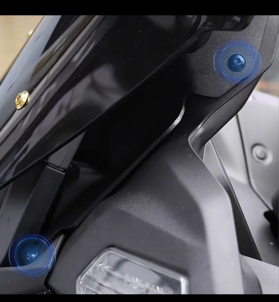 Стойка държач за yamaha x-max tech max 2024-2025