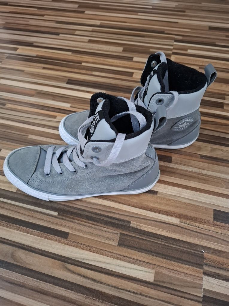 Сиви кецове Converse