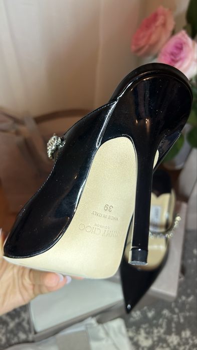 Pantofi jimmy choo pe stoc doua bucati si pe comanda