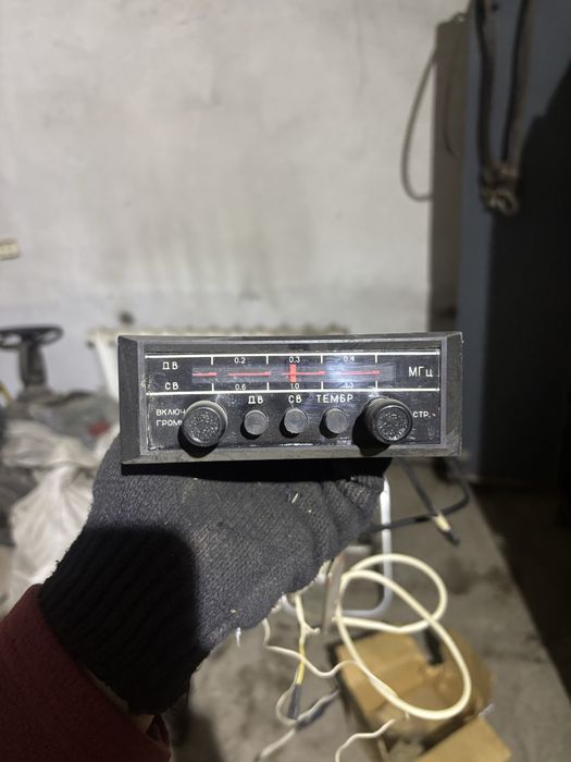 Винтажный советский автомобильный приемник